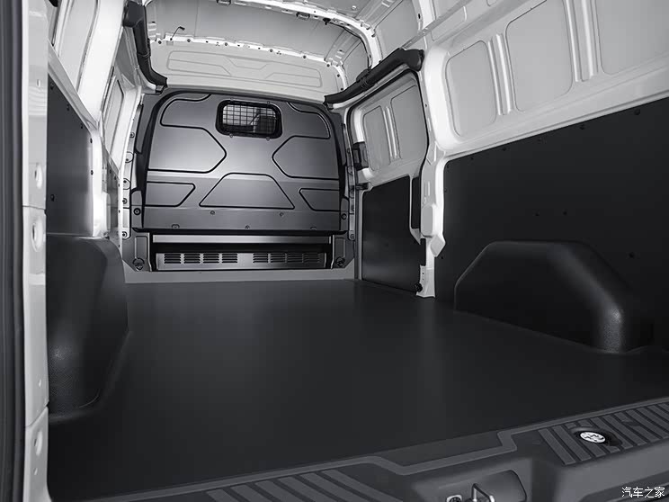 江铃福特 全顺 2017款 2.0T柴油VAN中轴中顶