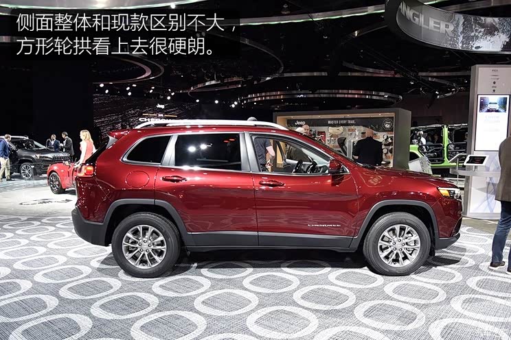 Jeep(进口) 自由光(进口) 2018款 Latitude Jeep(进口) 自由光(进口) 2018款 Latitude