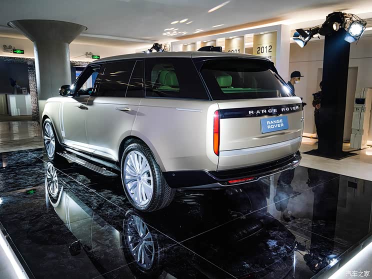 路虎(進口) 攬勝 2022款 4.4 V8 530PS 首發(fā)版 路虎(進口) 攬勝 2022款 4.4 V8 530PS 首發(fā)版