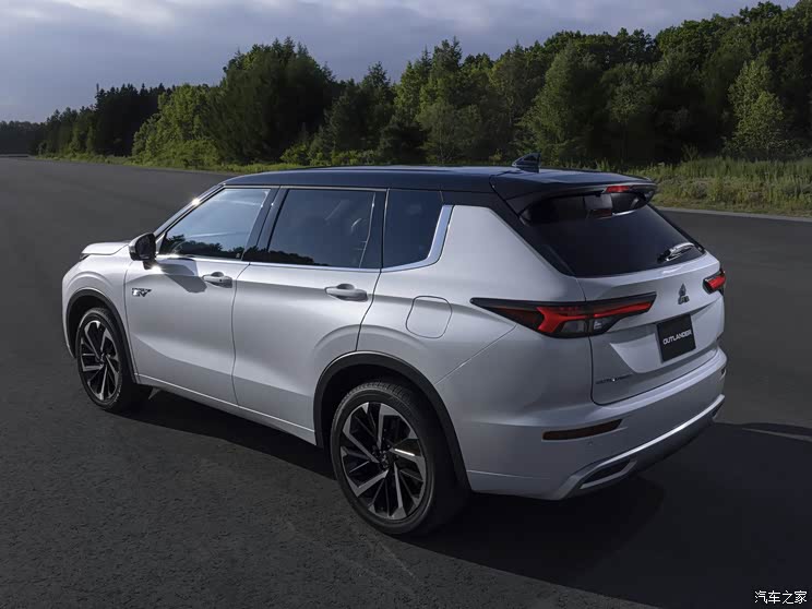 三菱(进口) 欧蓝德PHEV(进口) 2022款 日本版 三菱(进口) 欧蓝德PHEV(进口) 2022款 日本版