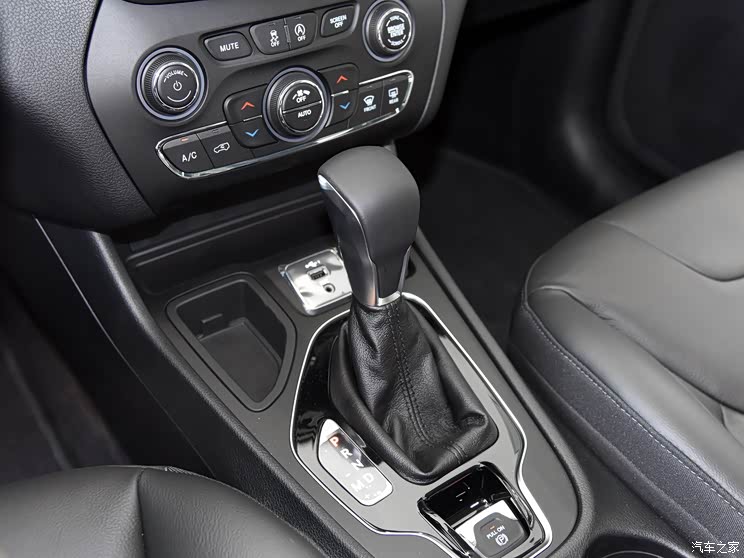 广汽菲克Jeep 自由光 2019款 2.0T 两驱越享版