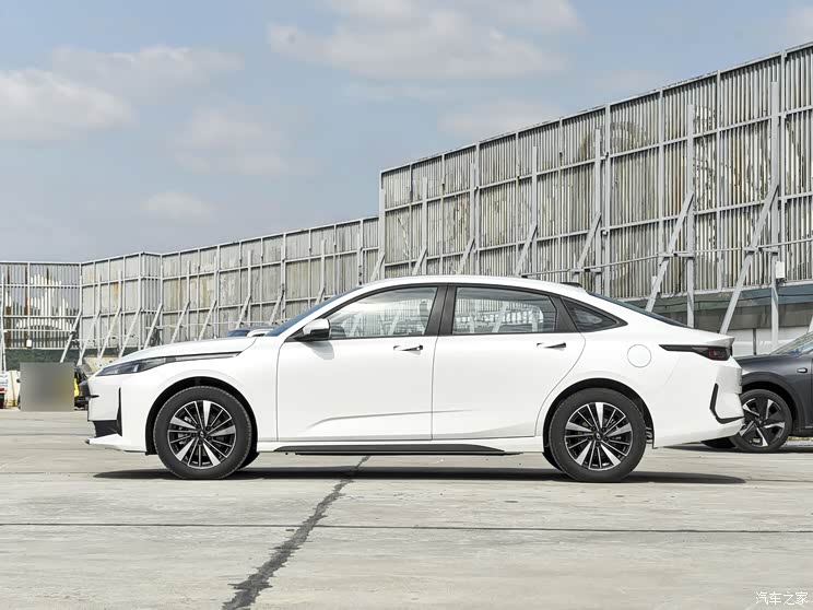 長(zhǎng)安啟源 長(zhǎng)安啟源A05 2023款 158kW 低配版 長(zhǎng)安啟源 長(zhǎng)安啟源A05 2023款 158kW 低配版