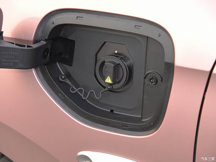 長(zhǎng)城汽車(chē) 歐拉閃電貓 2022款 555km 標(biāo)準(zhǔn)續(xù)航版 長(zhǎng)城汽車(chē) 歐拉閃電貓 2022款 555km 標(biāo)準(zhǔn)續(xù)航版