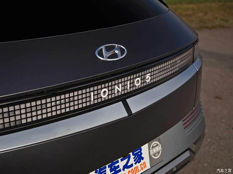 现代(进口) IONIQ(艾尼氪)5 2022款 基本型 现代(进口) IONIQ(艾尼氪)5 2022款 基本型