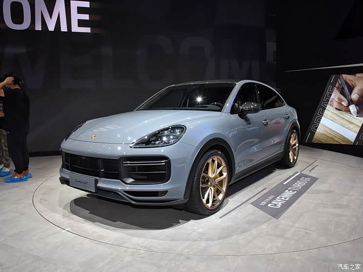 保时捷 Cayenne 2021款 Cayenne Turbo GT 4.0T 阿斯顿·马丁DBX高性能版预告图曝光