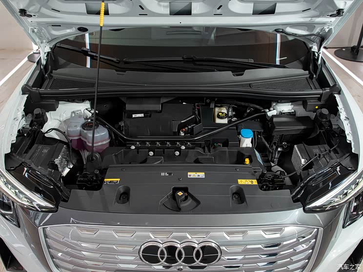 上汽奧迪 奧迪Q5 e-tron 2022款 50 e-tron quattro 榮耀型 錦衣套裝 上汽奧迪 奧迪Q5 e-tron 2022款 50 e-tron quattro 榮耀型 錦衣套裝