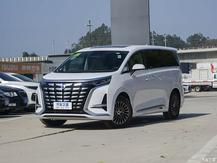 腾势汽车 腾势D9 2022款 DM-i 945 豪华型 腾势汽车 腾势D9 2022款 DM-i 945 豪华型