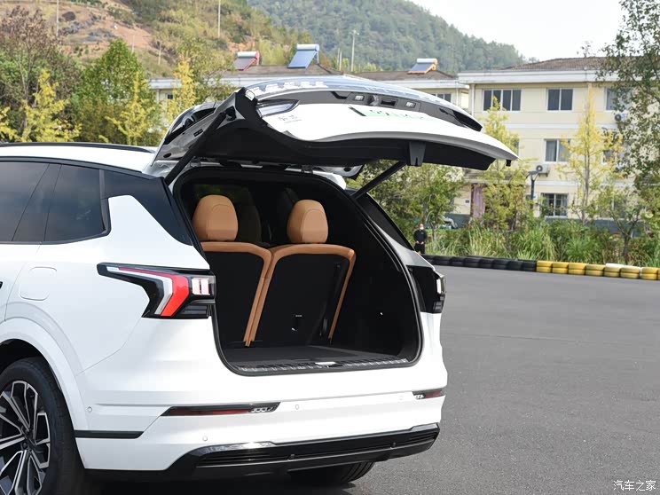 領(lǐng)克 領(lǐng)克09新能源 2023款 2.0TD EM-P 遠(yuǎn)航版PM 七座 領(lǐng)克 領(lǐng)克09新能源 2023款 2.0TD EM-P 遠(yuǎn)航版PM 七座