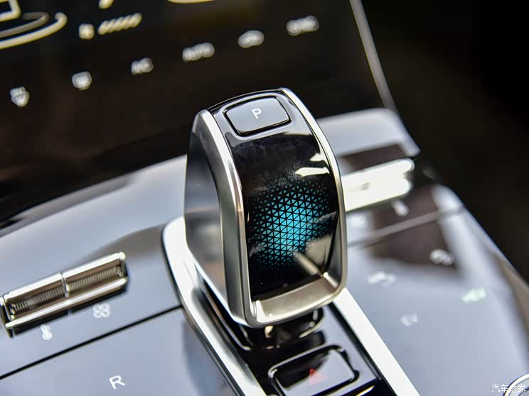 奇瑞汽車 瑞虎8 PLUS鯤鵬e+ 2022款 PHEV 1.5T風(fēng)范e+ 奇瑞汽車 瑞虎8 PLUS鯤鵬e+ 2022款 PHEV 1.5T風(fēng)范e+