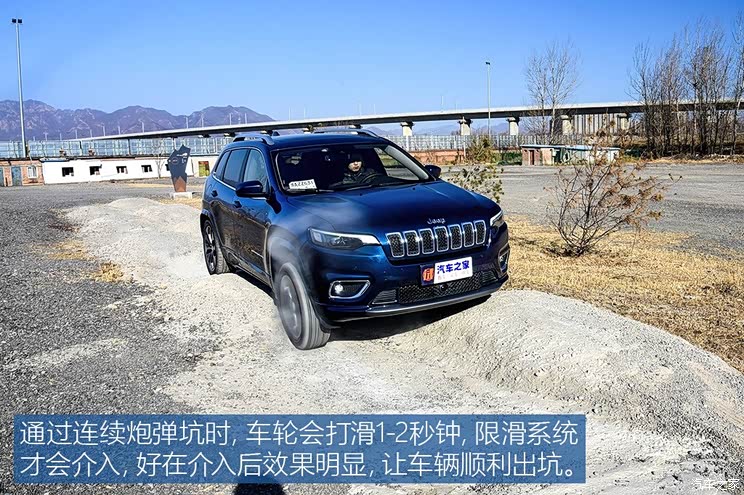 广汽菲克Jeep 自由光 2019款 2.0T 四驱全能版 广汽菲克Jeep 自由光 2019款 2.0T 四驱全能版