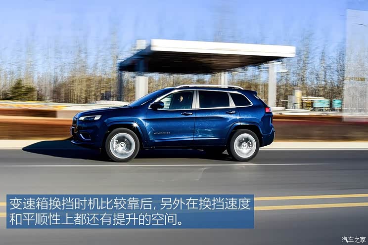 广汽菲克Jeep 自由光 2019款 2.0T 四驱全能版 广汽菲克Jeep 自由光 2019款 2.0T 四驱全能版