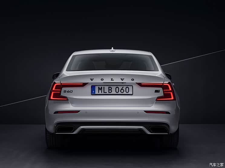 沃尔沃(进口) 沃尔沃S60新能源(进口) 2022款 T8 AWD Black Edition 北美市场限定 沃尔沃S60暗黑特别版官图