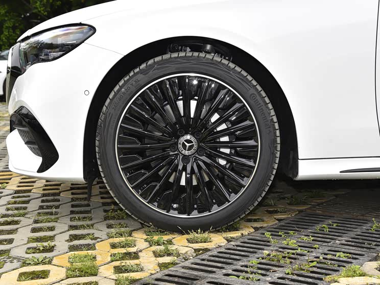 奔馳(進(jìn)口) 奔馳E級(jí)(進(jìn)口) 2024款 E 300 豪華型運(yùn)動(dòng)版 奔馳(進(jìn)口) 奔馳E級(jí)(進(jìn)口) 2024款 E 300 豪華型運(yùn)動(dòng)版