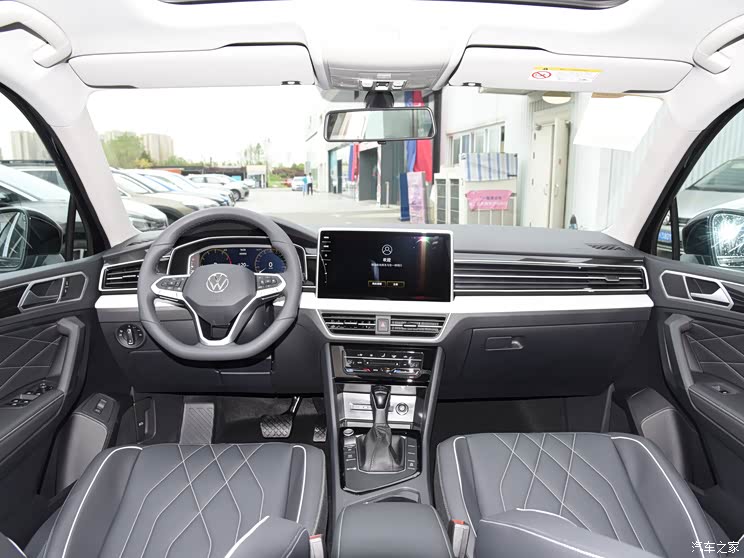 上汽大眾 途觀L 2024款 出眾款 300TSI 自動兩驅(qū)龍騰版