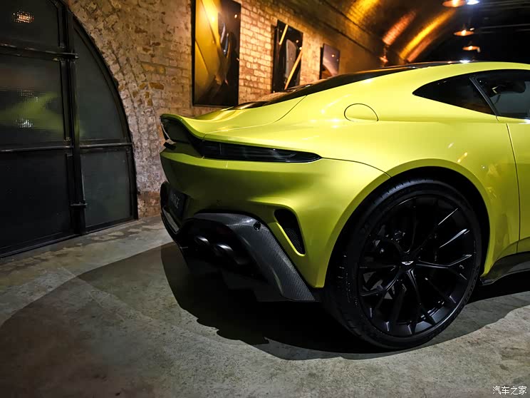 阿斯頓?馬丁 V8 Vantage 2024款 4.0T V8 Coupe 阿斯頓?馬丁 V8 Vantage 2024款 4.0T V8 Coupe
