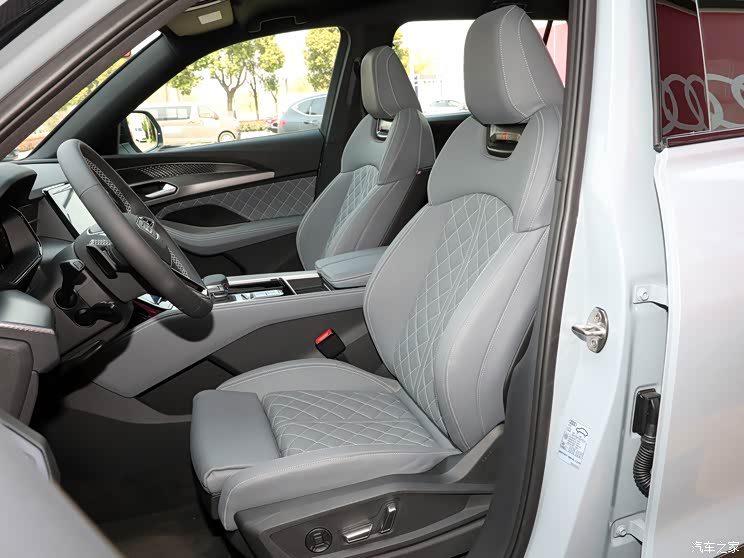 上汽奧迪 奧迪Q6 2024款 45 TFSI quattro RS 套件競速版 7座 上汽奧迪 奧迪Q6 2024款 45 TFSI quattro RS 套件競速版 7座