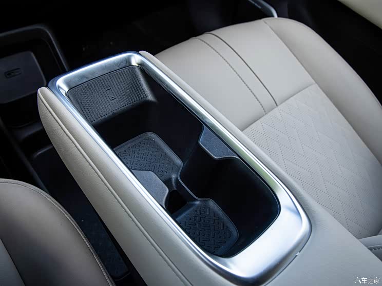 上汽通用五菱 宝骏悦也Plus 2024款 基本型 上汽通用五菱 宝骏悦也Plus 2024款 基本型