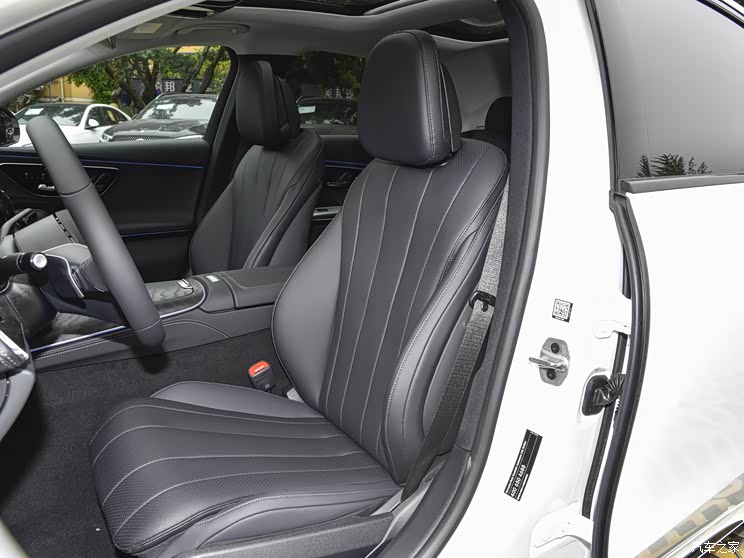 奔馳(進(jìn)口) 奔馳E級(jí)(進(jìn)口) 2024款 E 300 豪華型運(yùn)動(dòng)版 奔馳(進(jìn)口) 奔馳E級(jí)(進(jìn)口) 2024款 E 300 豪華型運(yùn)動(dòng)版