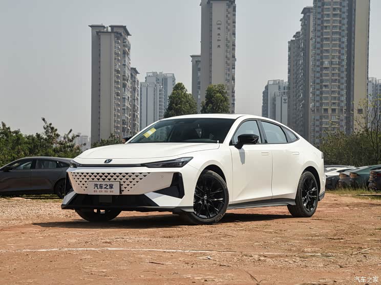 長安汽車 長安UNI-V 2024款 1.5T 尊享型 長安汽車 長安UNI-V 2024款 1.5T 尊享型