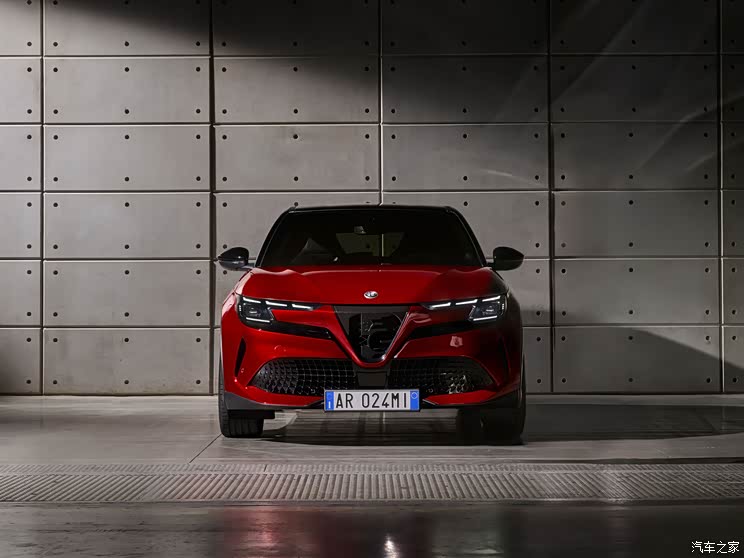 阿尔法・罗密欧 阿尔法・罗密欧Milano新能源 2024款 Elettrica Veloce 阿尔法・罗密欧 阿尔法・罗密欧Milano新能源 2024款 Elettrica Veloce