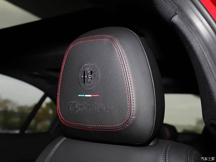 阿尔法・罗密欧 Giulia朱丽叶 2024款 2.0T 280HP Tributo Italiano 致敬传奇版 阿尔法・罗密欧 Giulia朱丽叶 2024款 2.0T 280HP Tributo Italiano 致敬传奇版
