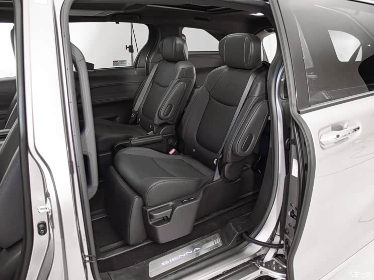 广汽丰田 赛那SIENNA 2021款 2.5L混动 铂金版 广汽丰田 赛那SIENNA 2021款 2.5L混动 铂金版