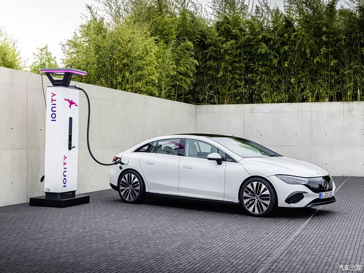 梅赛德斯-EQ 奔驰EQE(海外) 2022款 350 Electric Art Line 欧洲版 梅赛德斯-EQ 奔驰EQE(海外) 2022款 350 Electric Art Line 欧洲版