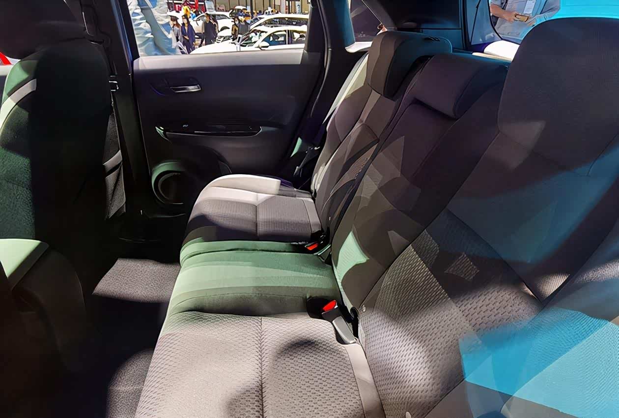 LIFE CROSSTAR版内饰图