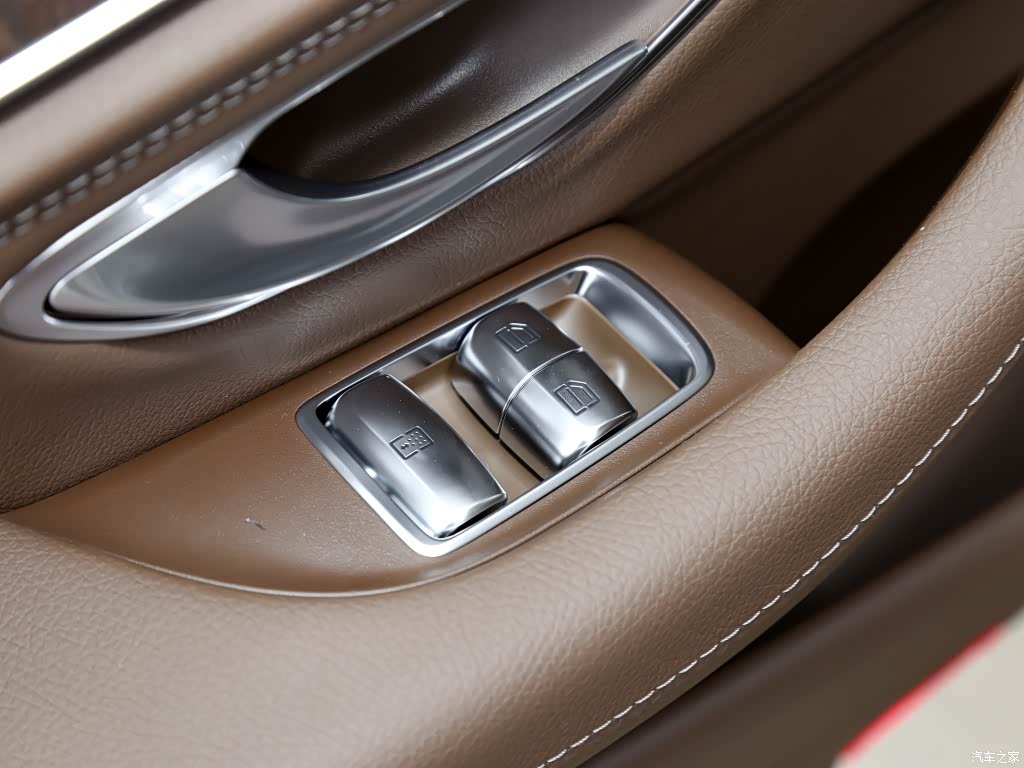 配图为改款 E 260 L