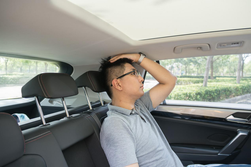 上图车辆为途岳下图为探岳，探岳后排头部几乎没有空间