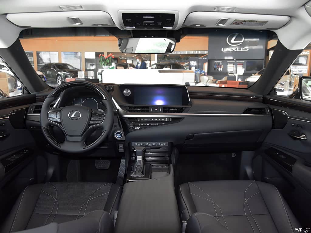 配图为2020款 300h 行政版