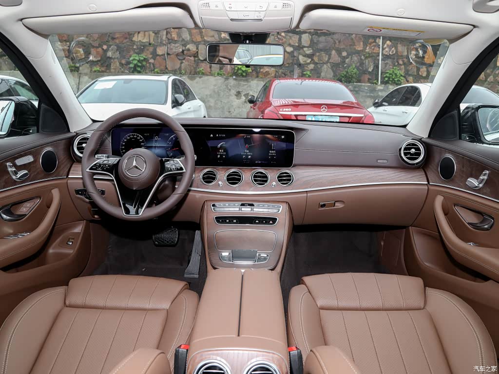 配图为改款 E 260 L