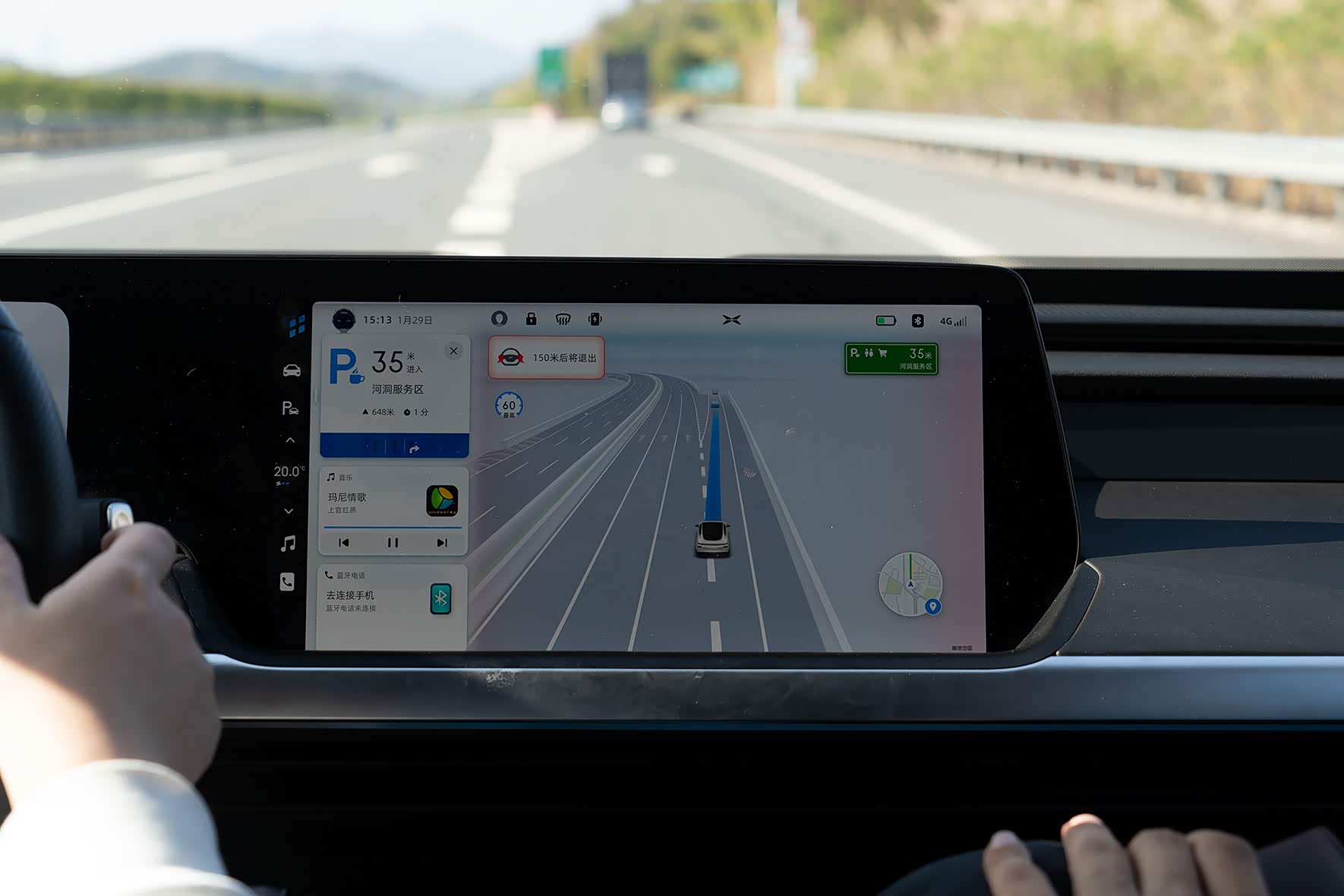 出匝道时候时候每 200 米、150 米、100 米有语音和画面提醒