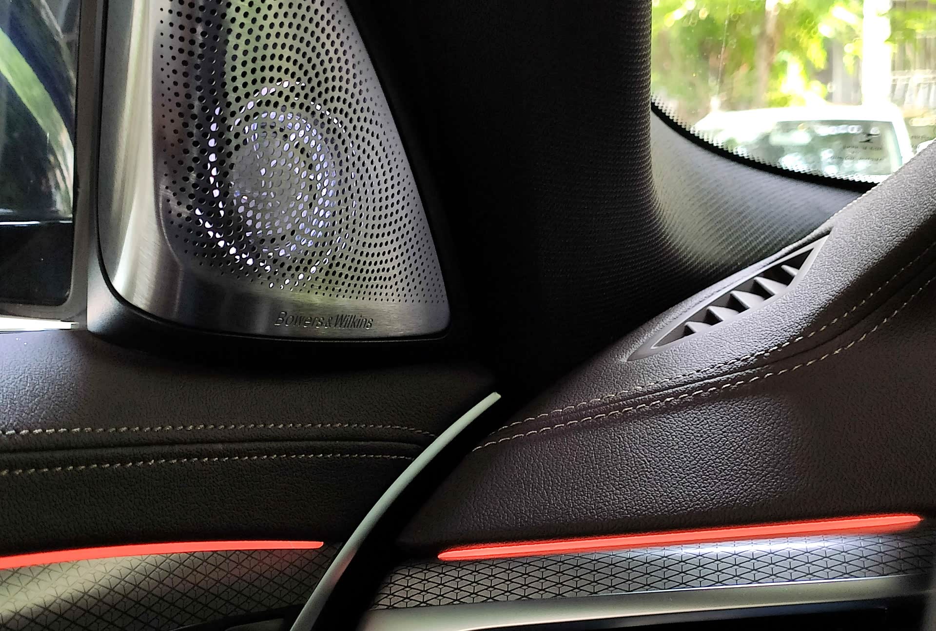 宝马530Li xDrive选装的宝华韦健音响