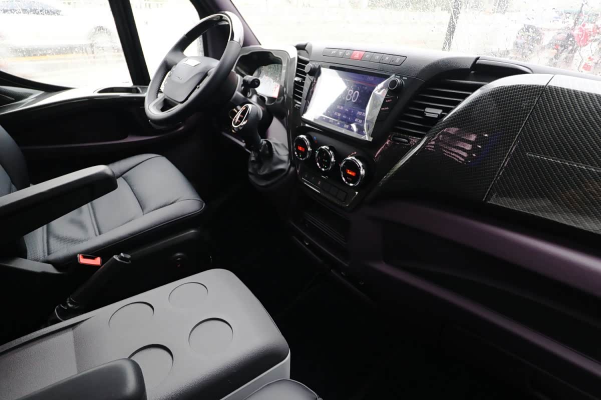 进口依维柯New Daliy 九座豪华商务舱