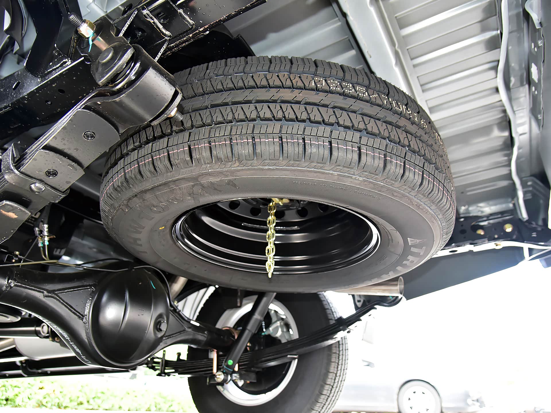 2020款 2.5T柴油两驱尊享长轴版备胎/引自汽车之家图库