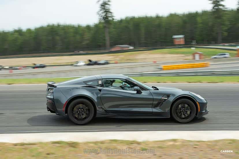 ▲ 这个是我本人，照片里可以看见stoge1真的很小，还是要大尾翼才帅啊