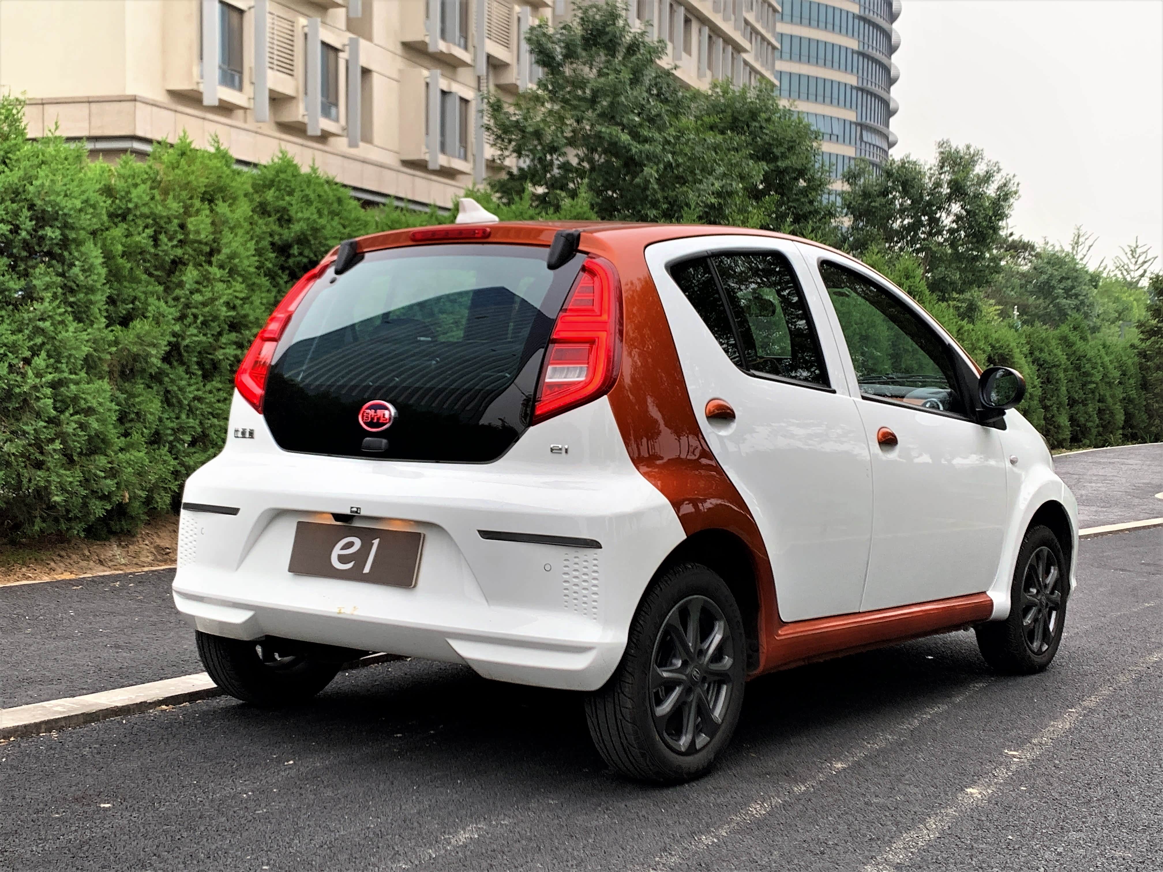 短小精悍的车尾基本也是我们熟悉的样子