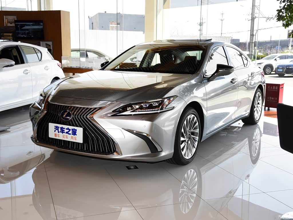 配图为2020款 300h 行政版