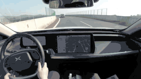 进入匝道的的过弯动作很细腻