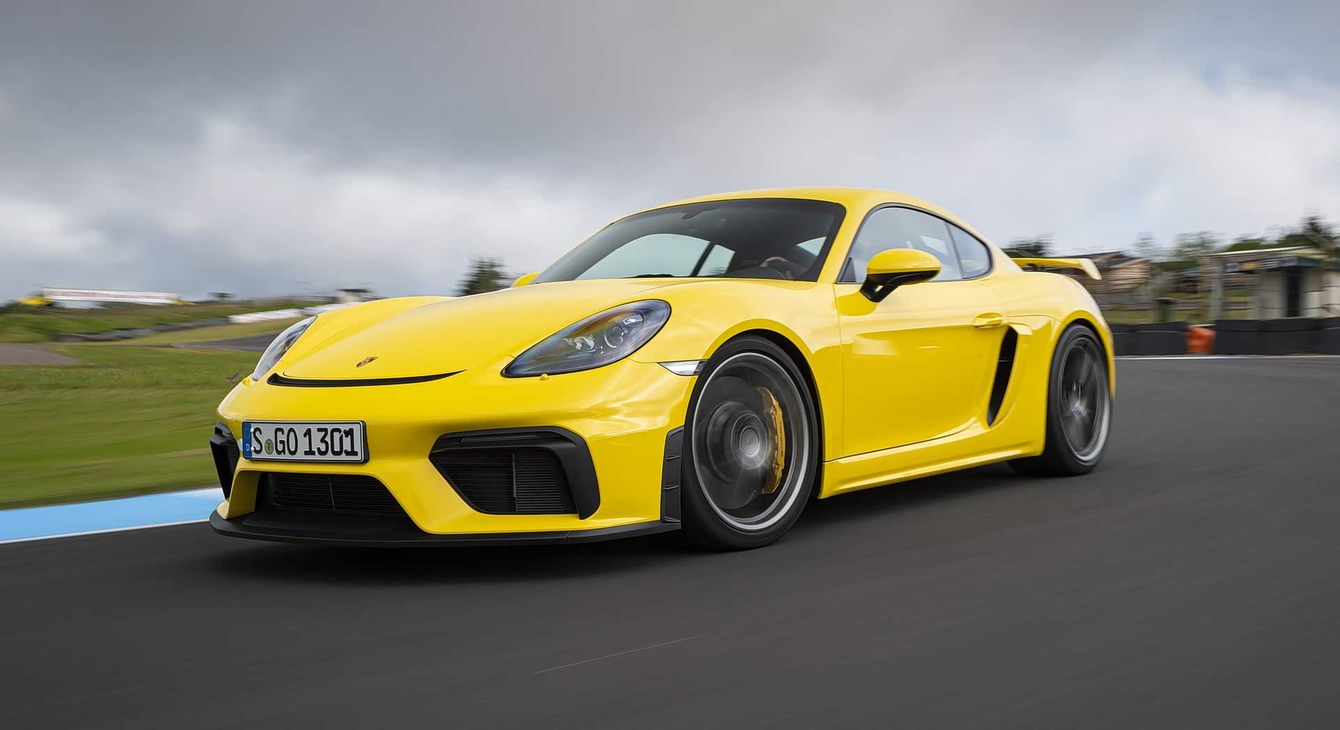  718 Cayman GT4    