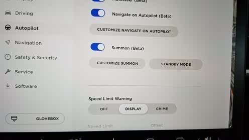 待命模式放在了召唤功能的菜单下 | electrek
