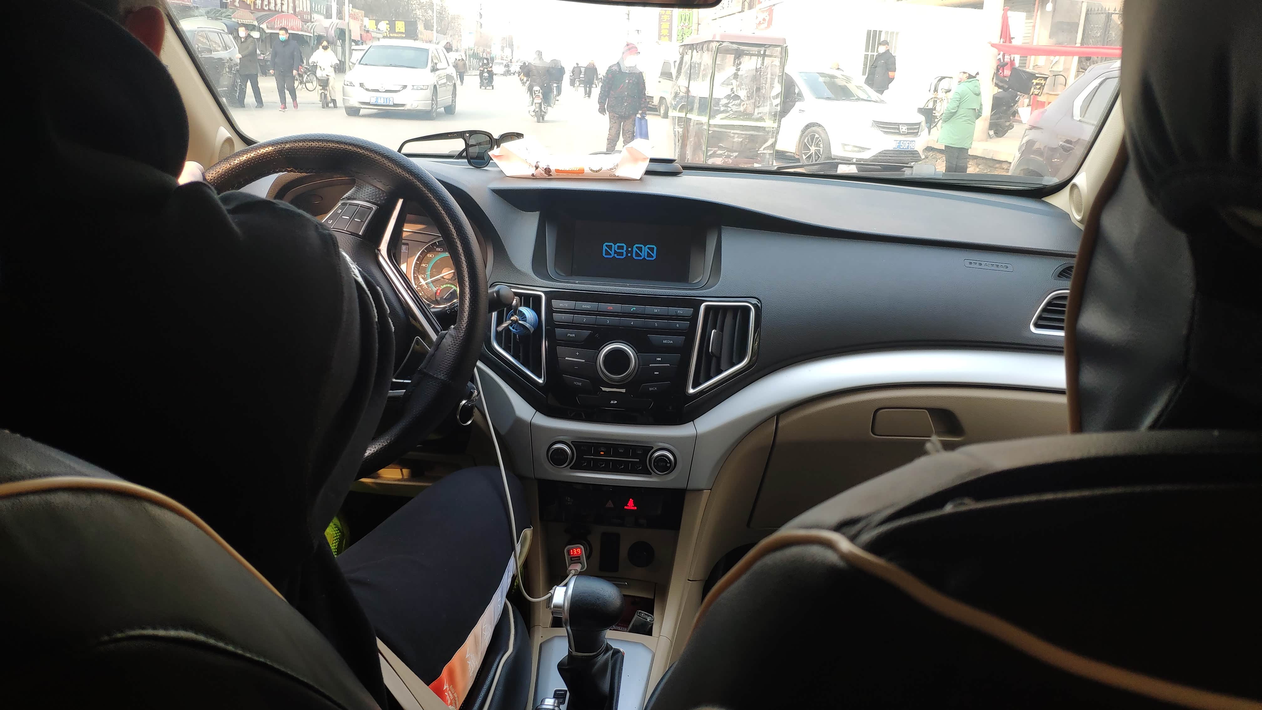 滴滴车其中一部，没有防护膜