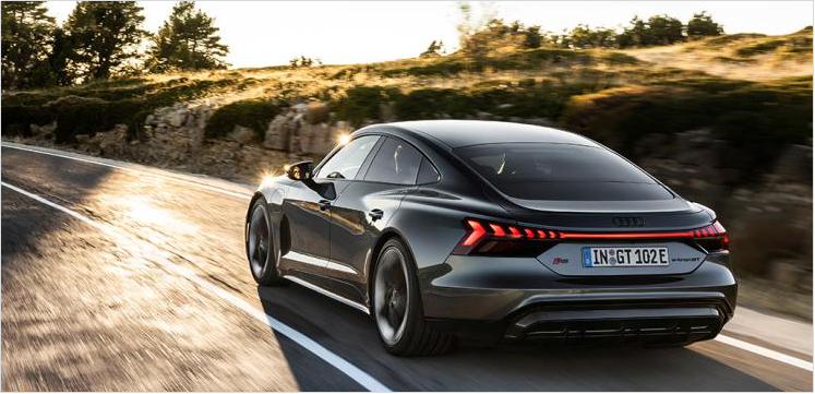 （奥迪e-tron GT RS版百公里加速约为2.88秒）