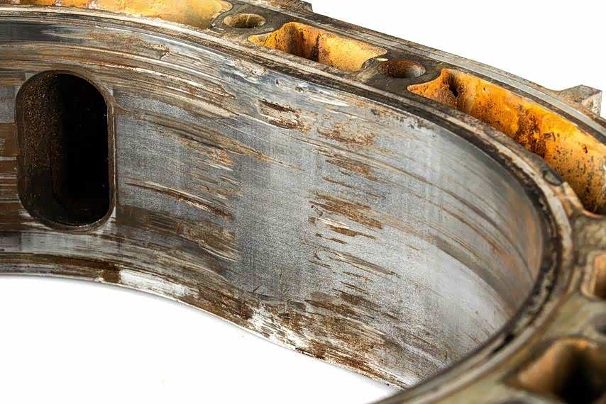 触目惊心的燃烧室“爪痕”