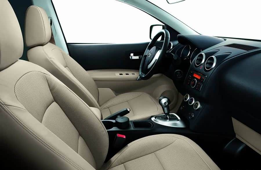 国产逍客用黑米内饰替代全黑内饰