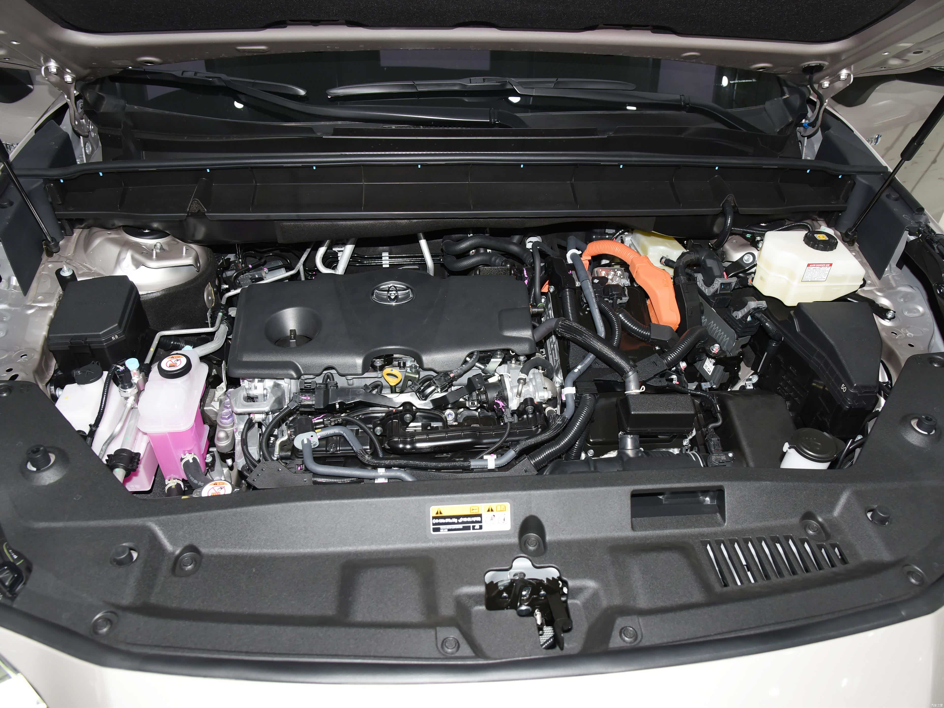 2022款 双擎 2.5L 四驱豪华版/引自汽车之家图库