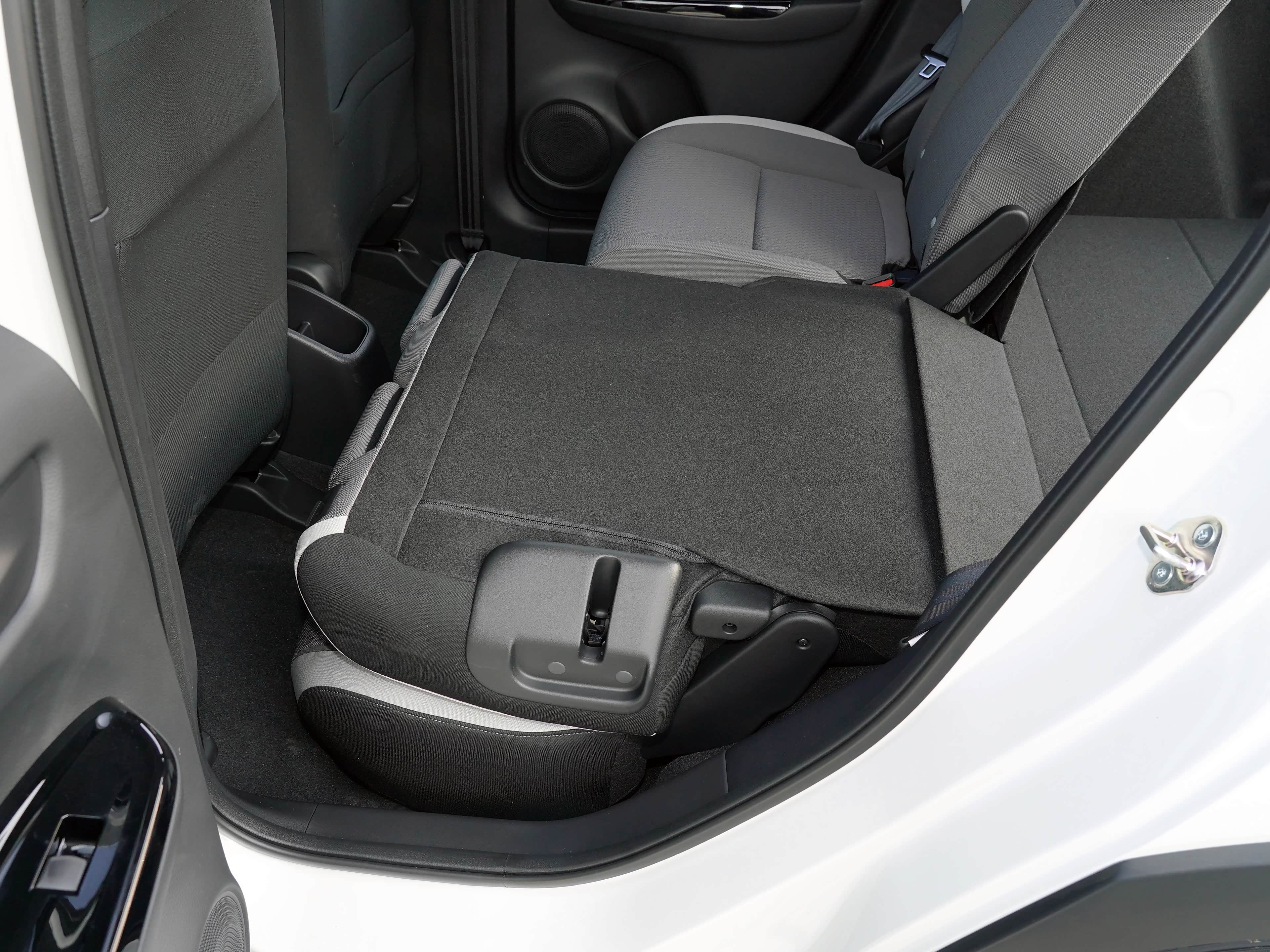 可按比例放倒的后排座椅/引自汽车之家图库