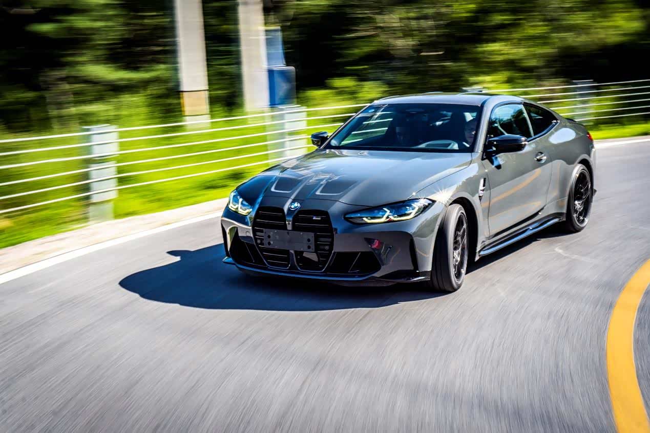 ▲底盘的那种扎实感，低重心的坐姿带来了自信