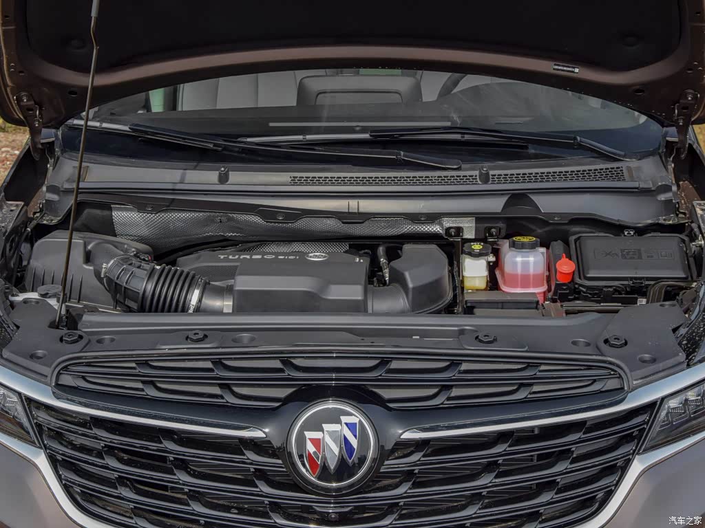 配图为2021款 陆上公务舱 652T 舒适型